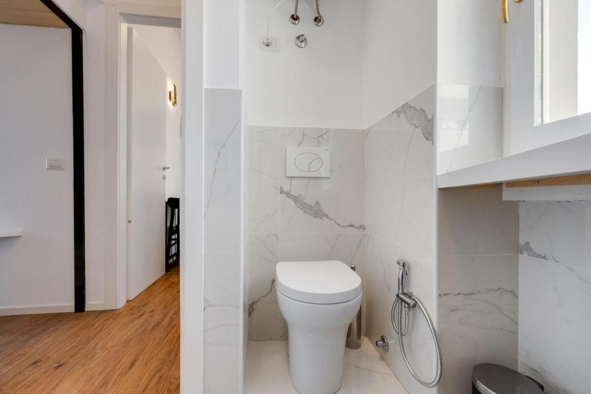 Homeby, Cozy Penthouse Apartment มิลาน ภายนอก รูปภาพ