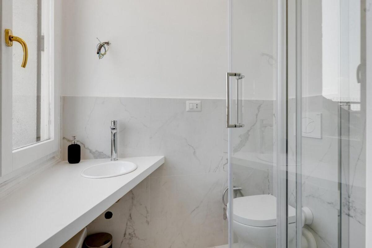 Homeby, Cozy Penthouse Apartment มิลาน ภายนอก รูปภาพ